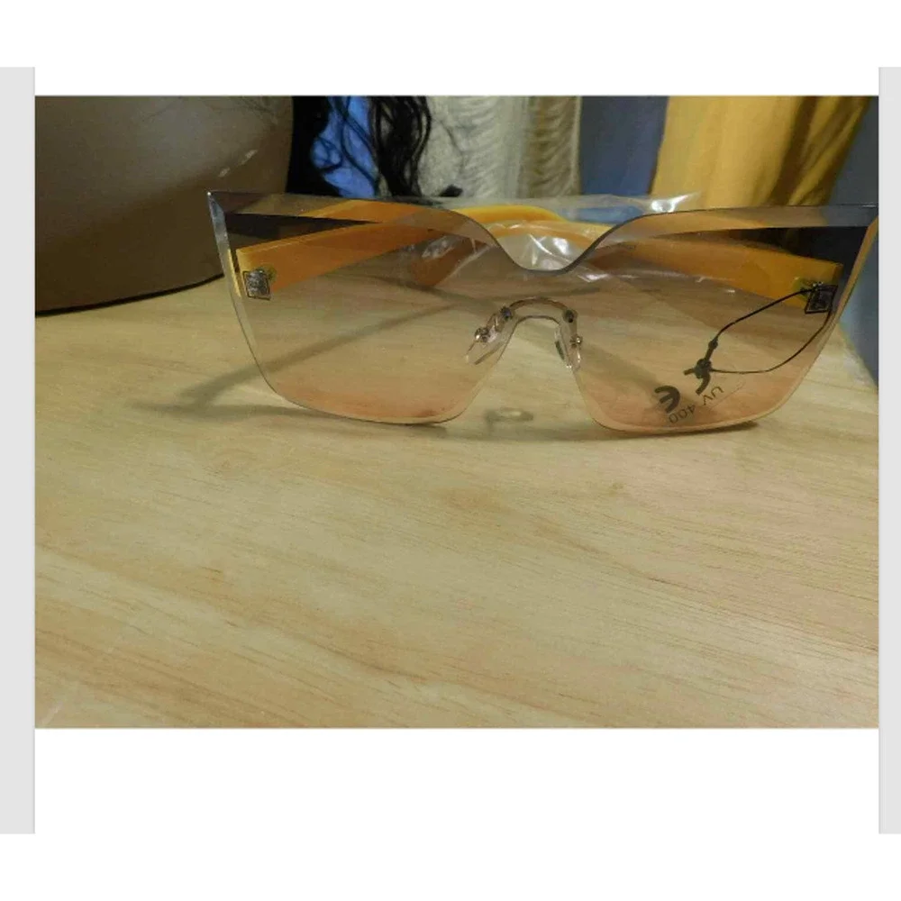 Cat Eye Sunglasses UV400 Women Light tent Lens Yellow Temple New